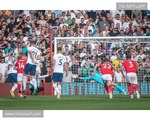 里尔门将单场三次扑救点球回忆瞬间向女友承诺不失球